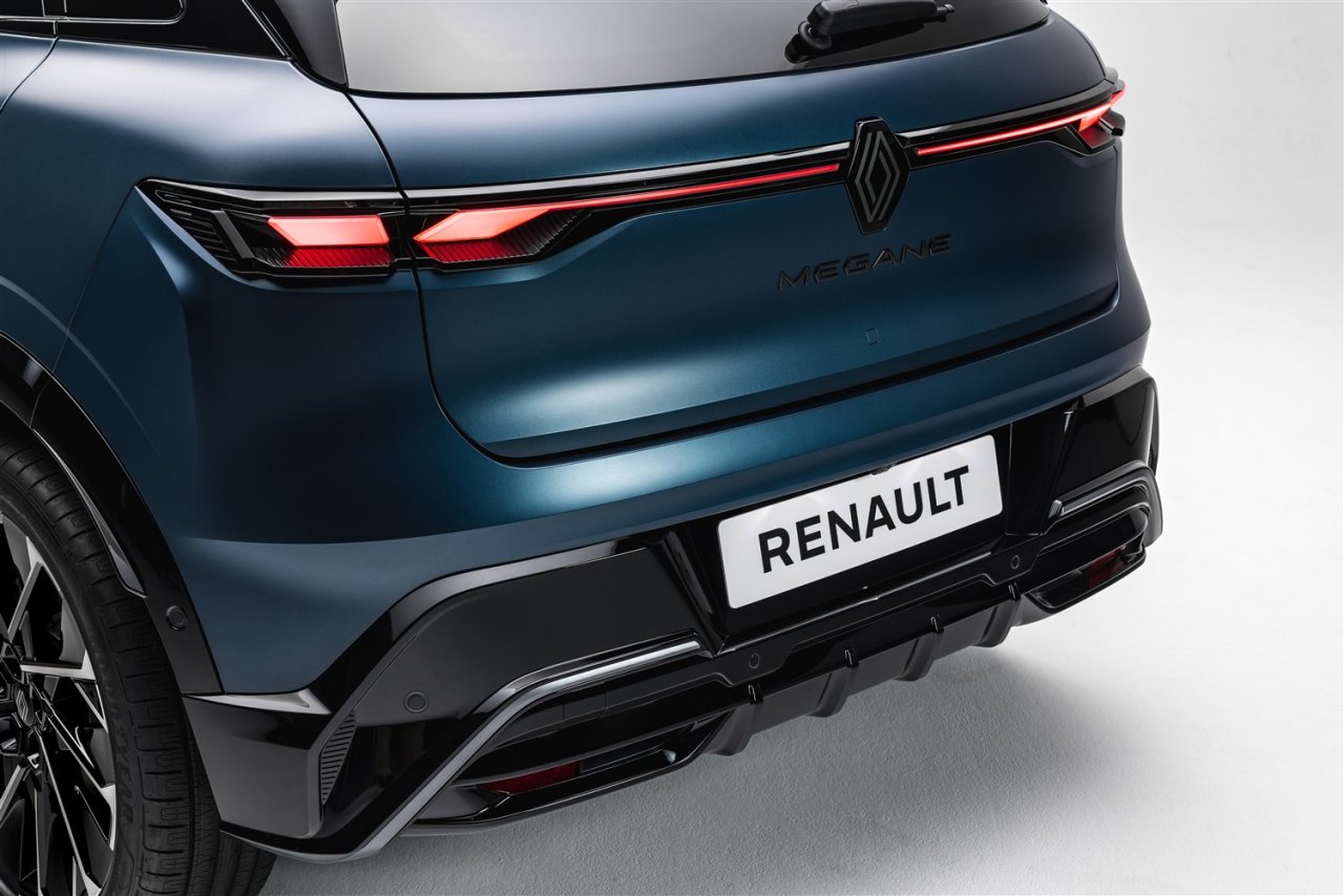 renault-megane-e-tech-1-11.jpg