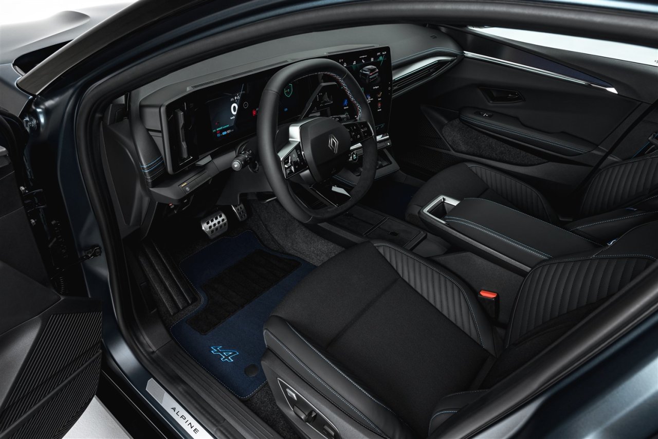 renault-megane-e-tech-1-12.jpg