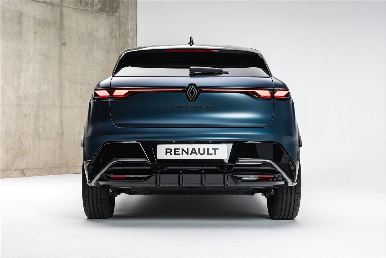 renault-megane-e-tech-1-3.jpg