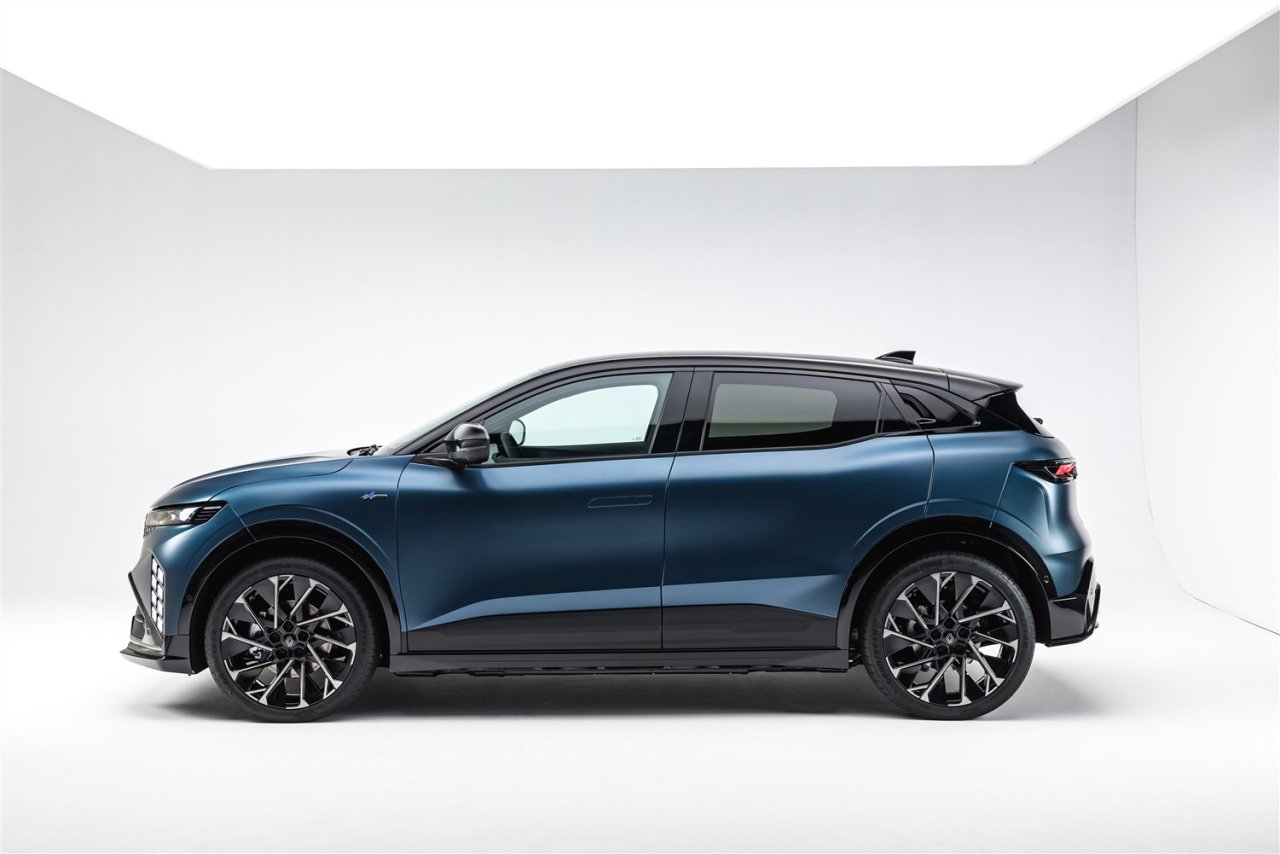 renault-megane-e-tech-1-4.jpg