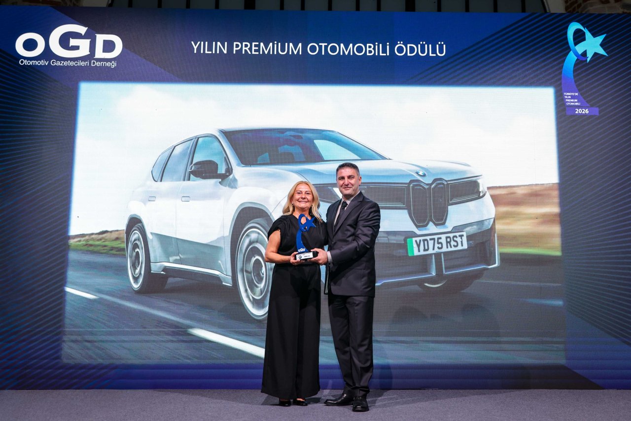 asli-kayadeniz-serkan-kalkavan-yilin-premium-otomobili-odulu.jpg
