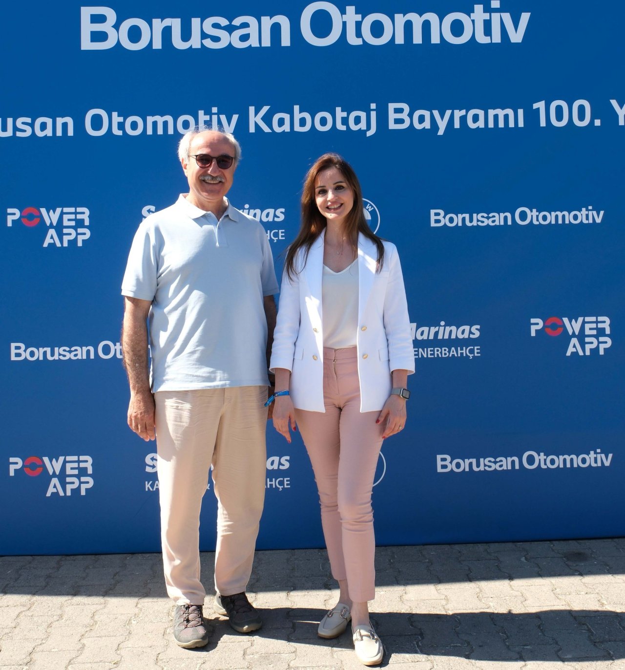 prof-dr-mustafa-sari-bmw-pazarlama-direktoru-gozde-gunce-gedik-001.jpg