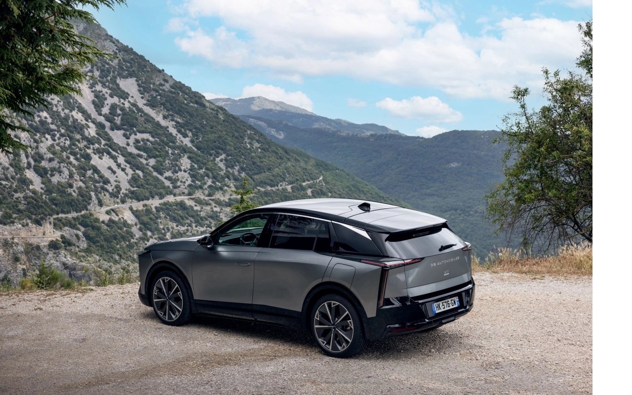 ds-n7-luks-elektrikli-premium-suv-740km-menzil-dis-tasarim-arka-tasarim.webp