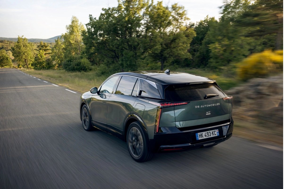 ds-n7-luks-elektrikli-premium-suv-arka-tasarim.webp