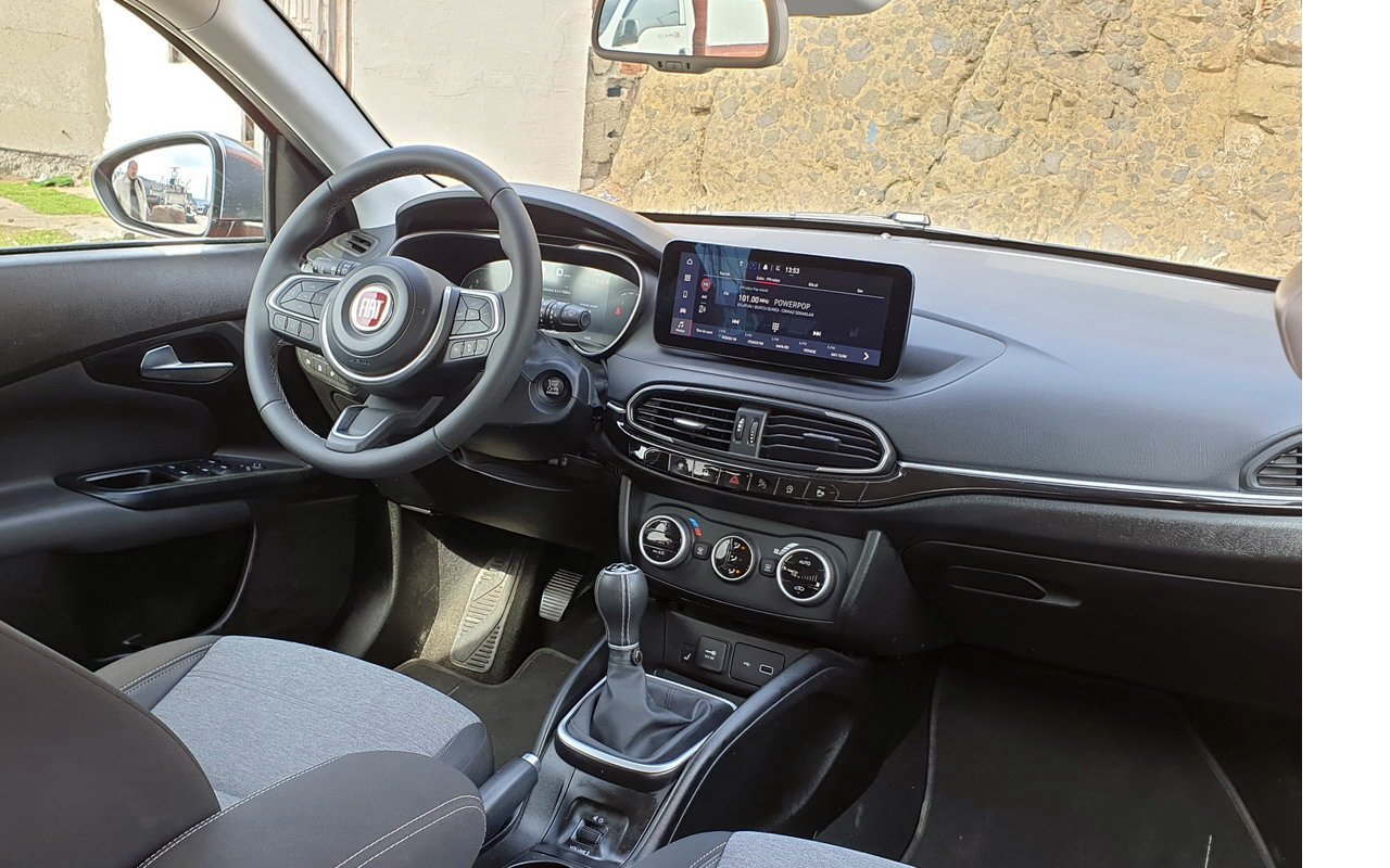 fiat-egea-cross-kokpit-11.jpg