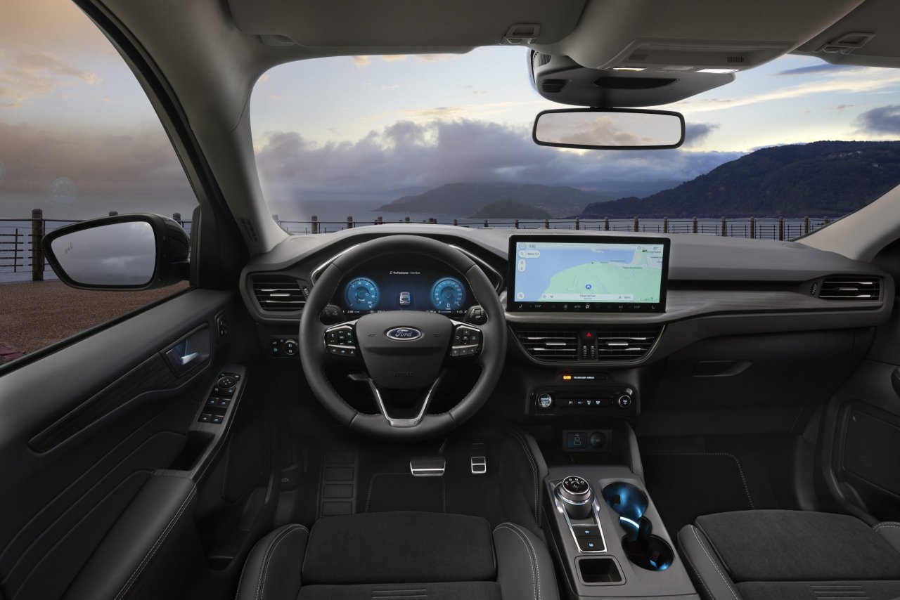 ford-kuga-kokpit.jpg