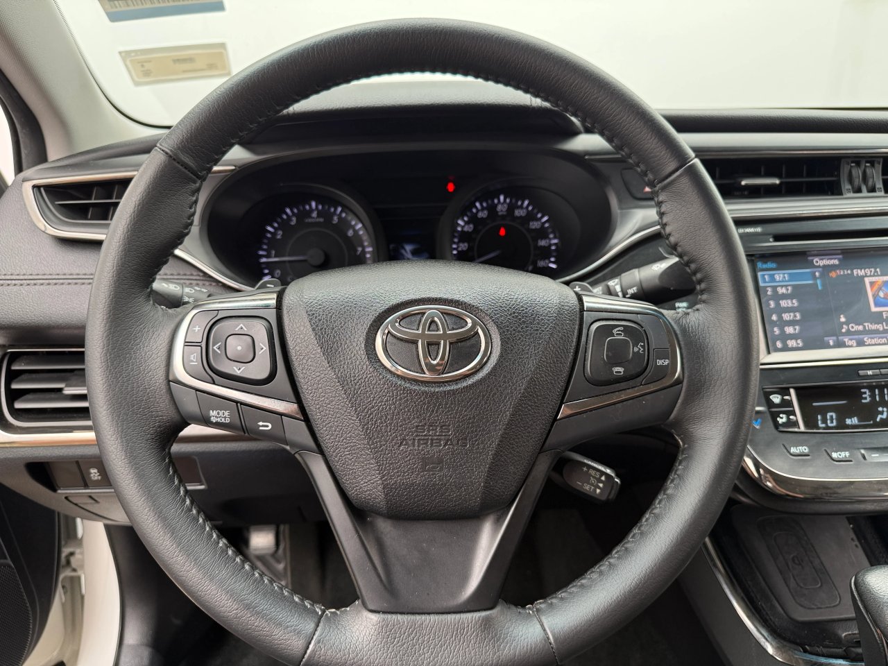 toyota-avalon-kokpit.webp