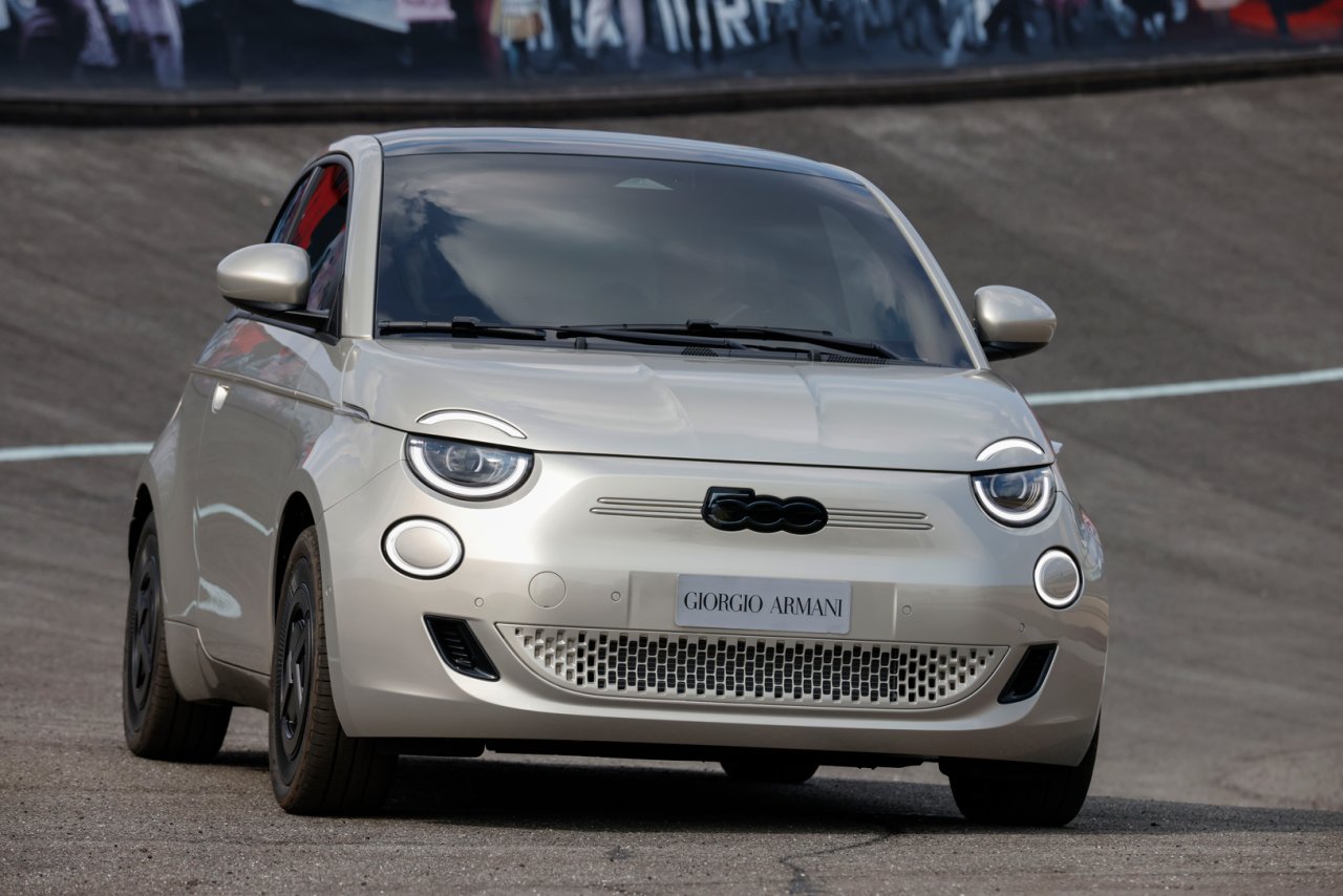 fiat-500e-giorgio-armani-collectors-edition-1.jpg
