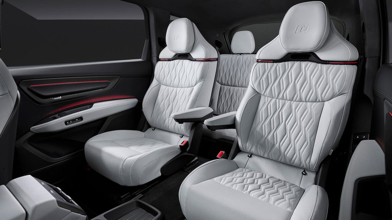 audi-sq9-kokpit3.jpg