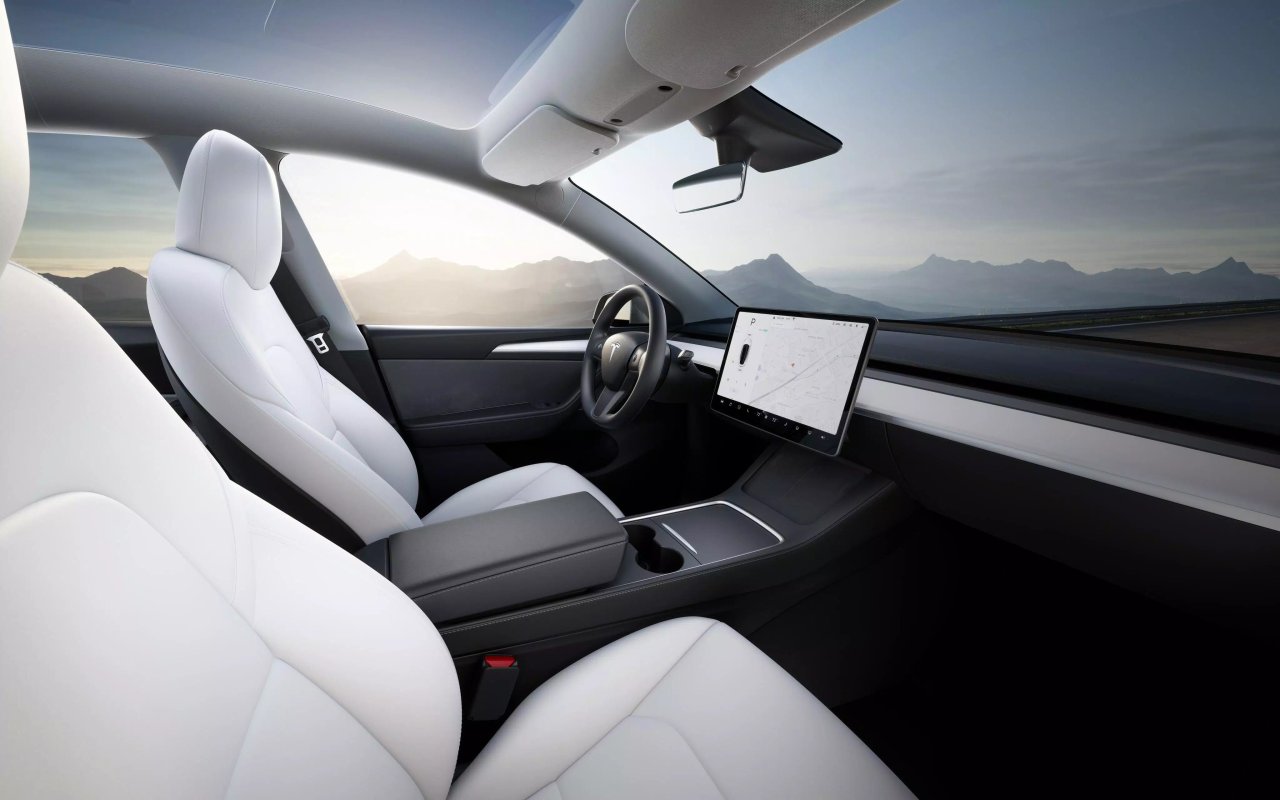 tesla-model-y-kokpit.jpg