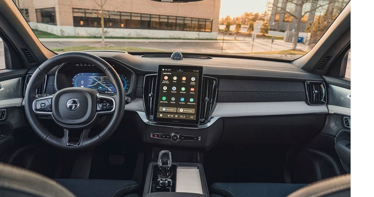 volvo-xc90-kokpit.jpg