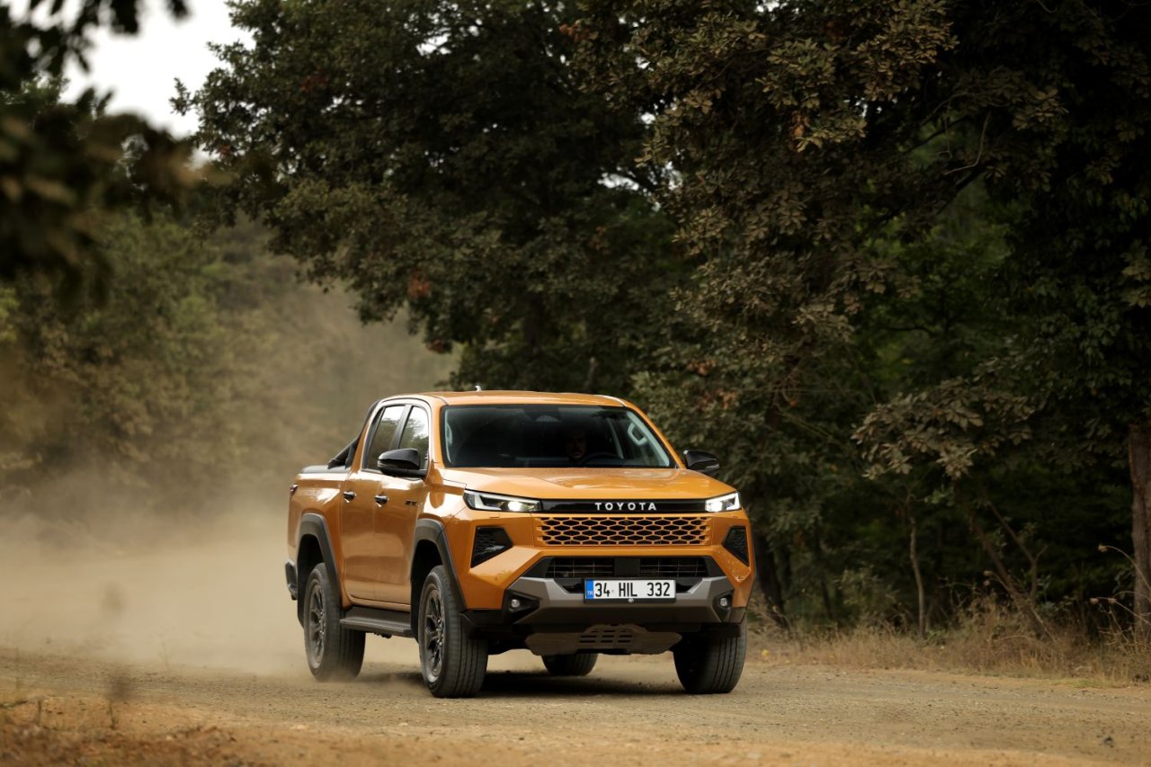 yeni-toyota-hilux-1.jpg