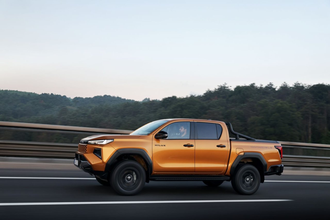 yeni-toyota-hilux-6.jpg