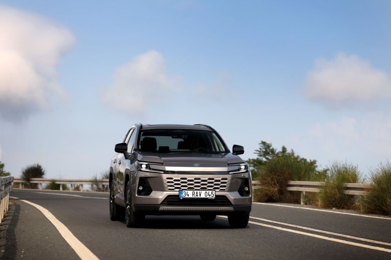 yeni-toyota-rav4-hybrid-3.jpg