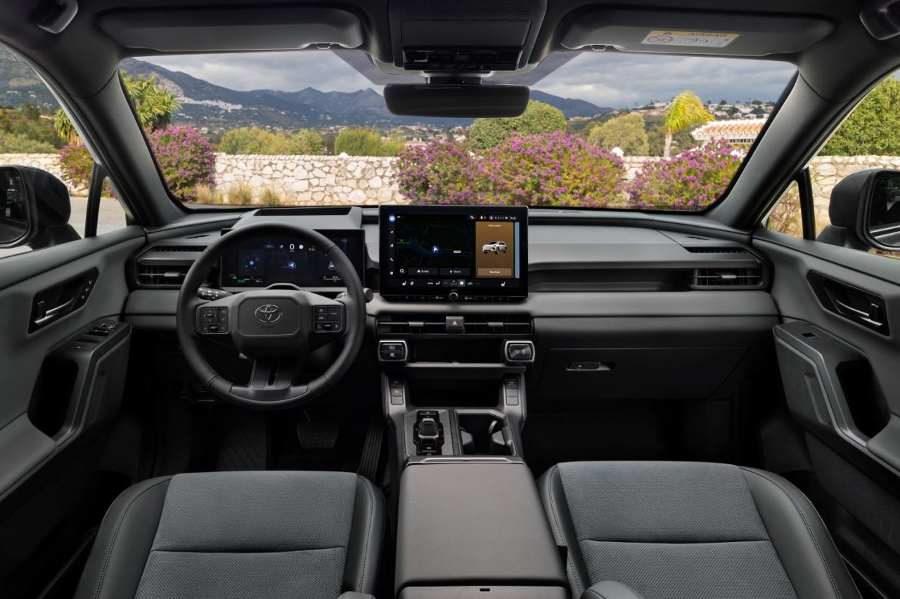 yeni-toyota-rav4-hybrid-8.jpg
