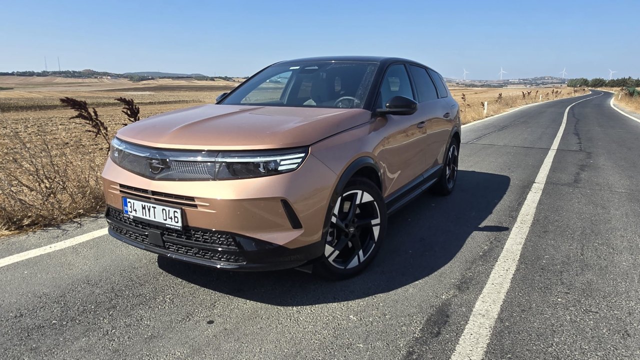 opel-grandland-elektrikli3.jpeg