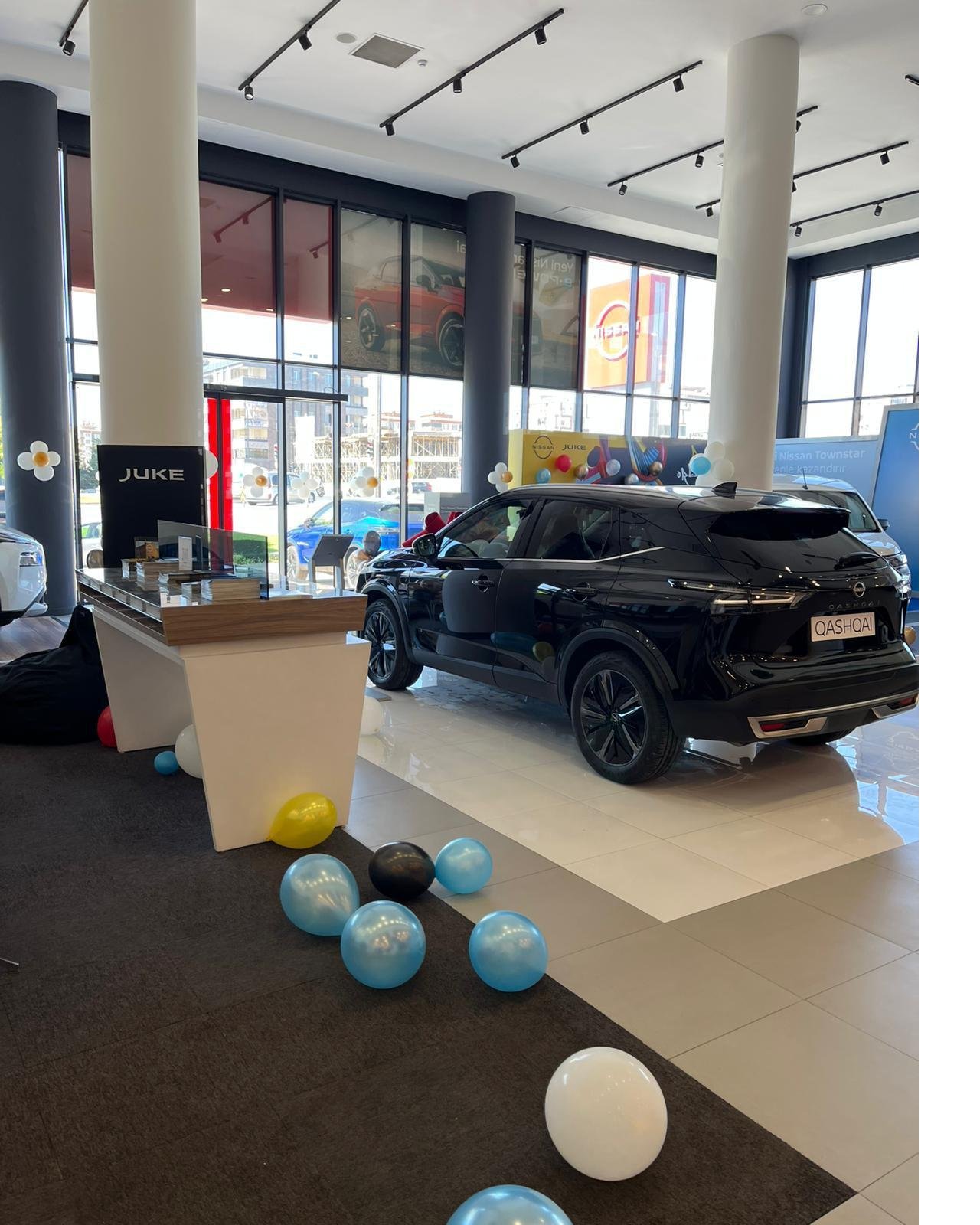 1789646255-nissan-bayi-4.jpeg