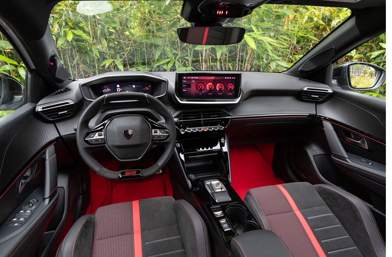 yeni-peugeot-e-208-gti-4.jpg