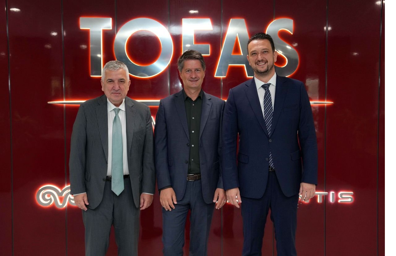 tofas-ceosu-cengiz-eroldu-citroen-ceosu-xavier-chardon-citroen-marka-direktoru-bora-duran.jpg