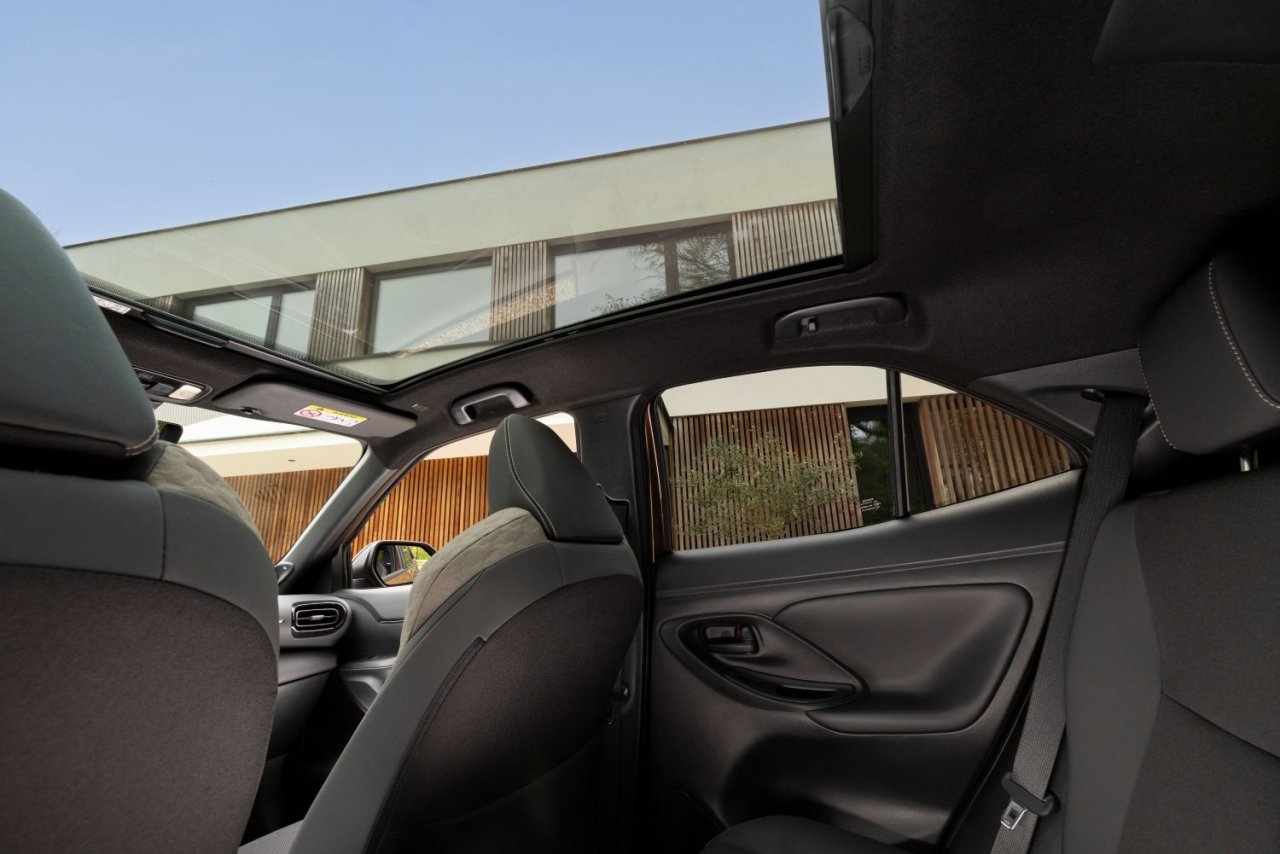 toyota-yaris-cross-hybrid-10.jpg